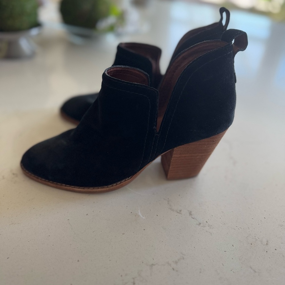 Jeffrey Campbell Black Ankle Boots with Chunky Heel and Suede-Like Material